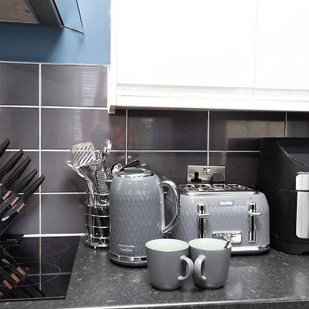 Lavish 2Bed Apartment In The Heart Of 伯肯黑德 外观 照片
