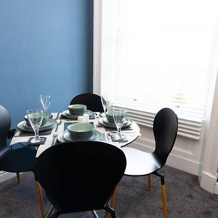 Lavish 2Bed Apartment In The Heart Of 伯肯黑德 外观 照片