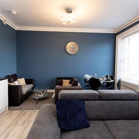 Lavish 2Bed Apartment In The Heart Of 伯肯黑德 外观 照片