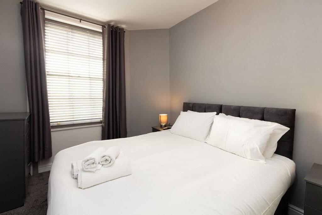 Lavish 2Bed Apartment In The Heart Of 伯肯黑德 外观 照片