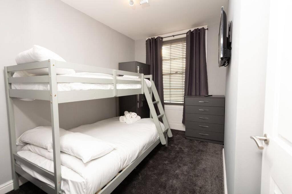 Lavish 2Bed Apartment In The Heart Of 伯肯黑德 外观 照片