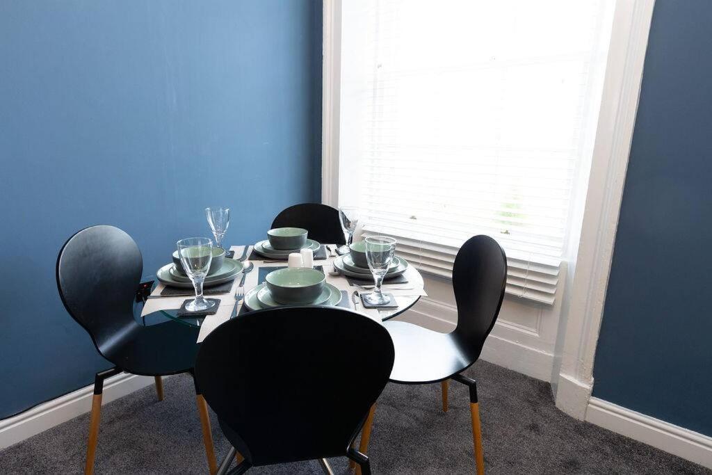 Lavish 2Bed Apartment In The Heart Of 伯肯黑德 外观 照片