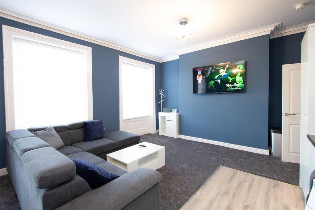 Lavish 2Bed Apartment In The Heart Of 伯肯黑德 外观 照片
