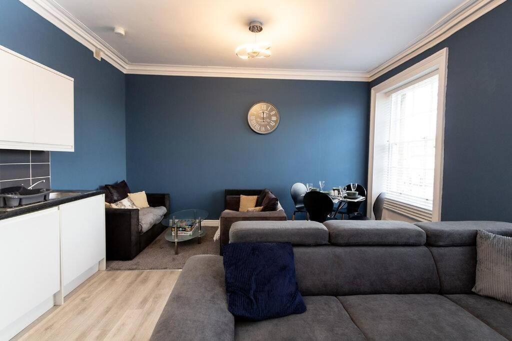 Lavish 2Bed Apartment In The Heart Of 伯肯黑德 外观 照片