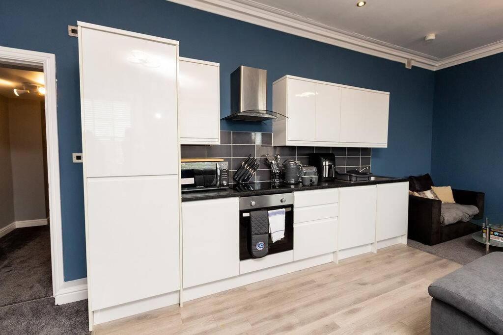 Lavish 2Bed Apartment In The Heart Of 伯肯黑德 外观 照片