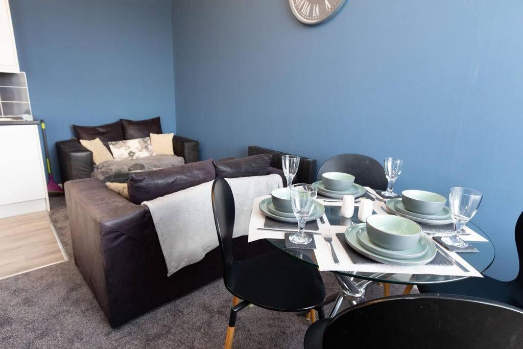 Lavish 2Bed Apartment In The Heart Of 伯肯黑德 外观 照片
